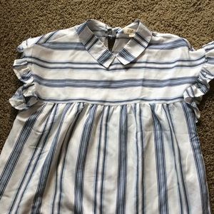 Darling Peter Pan collared top!